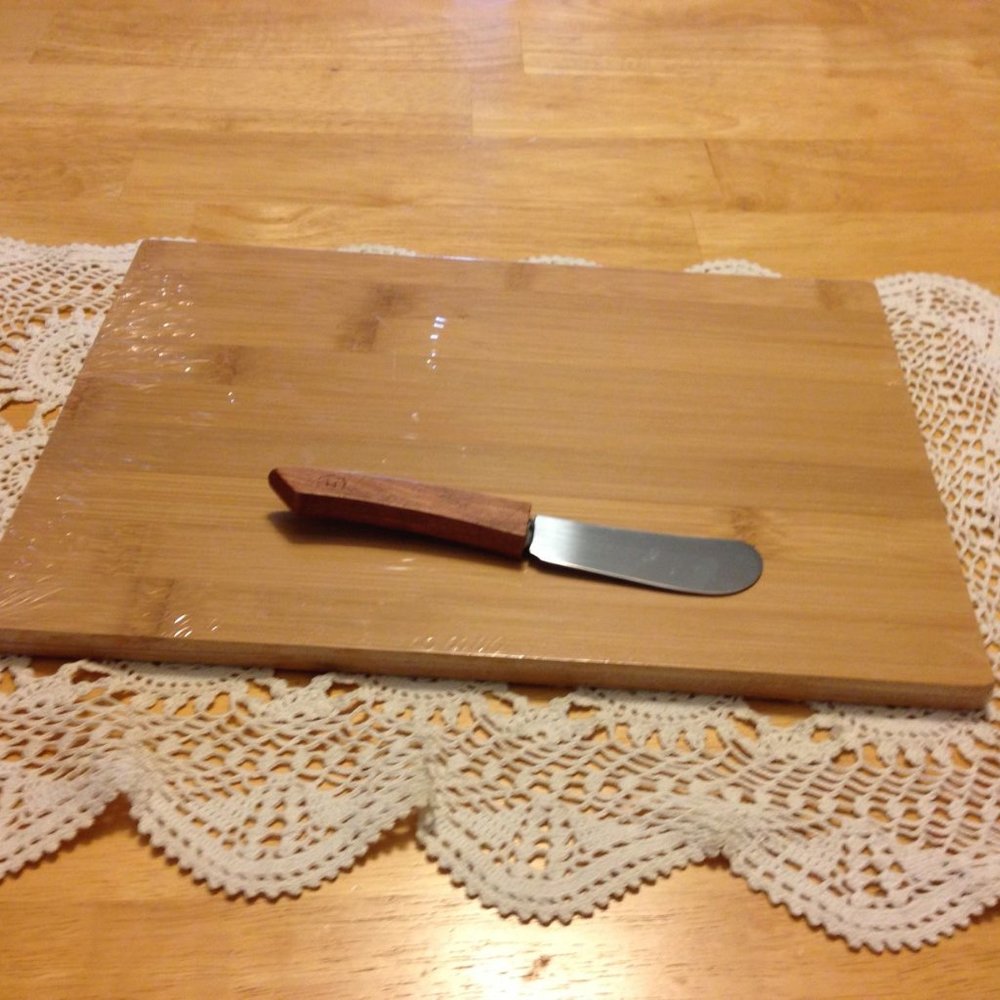 Hickory Farms Wood Serving Board and Butter knife, new item